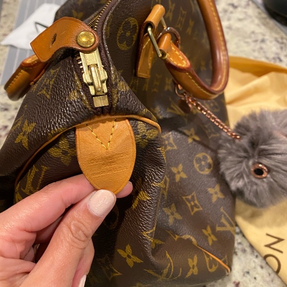 Speedy 30 authentic, comes w/ the dust bag and key 🔐, 💯 authentic ! - Picture 3 of 13